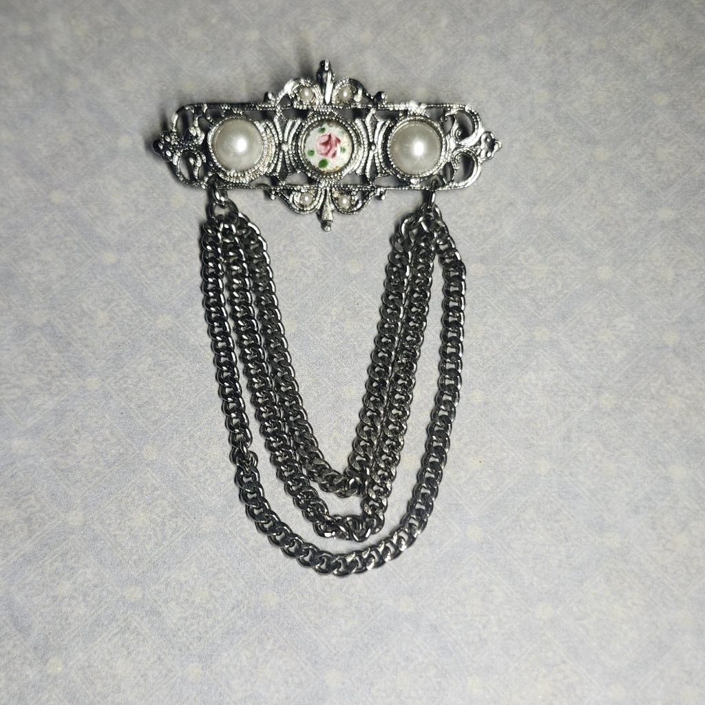 Silver Tone Brooch With Faux Pearls And Pink Flower Featuring A Vintage Design 6$